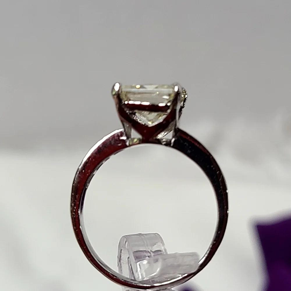 Moissanite gorgeous 65